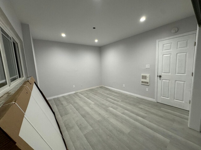 Building Photo - 912 E Artesia Blvd