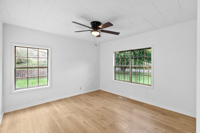 Building Photo - 121 Mulberry Rd