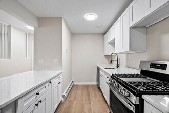 Building Photo - 435 Oaklawn Ave