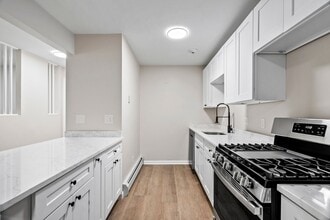 Building Photo - 435 Oaklawn Ave