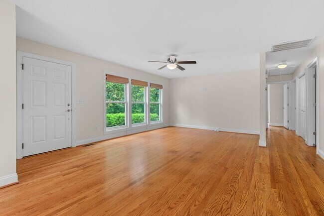 Building Photo - Charming 3-Bedroom Ranch in the Heart of R...