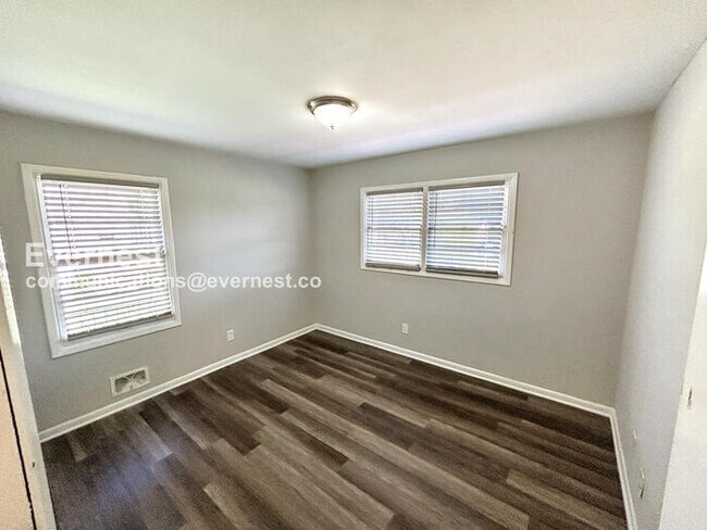 Building Photo - 1525 Matt Leonard Dr SW