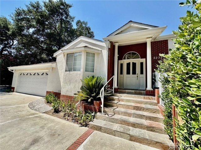 Building Photo - 2255 E Chevy Chase Dr