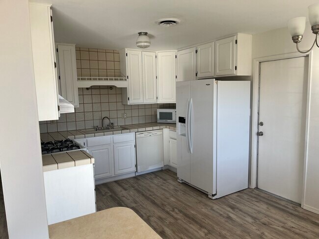 Foto del edificio - 24437 Tamarisk Ave