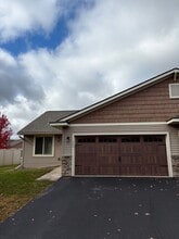 Building Photo - 588 Blue Karner Dr
