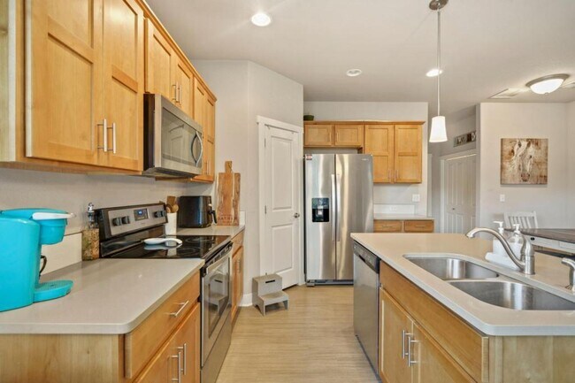 Building Photo - 3335 Appleblossom # 1