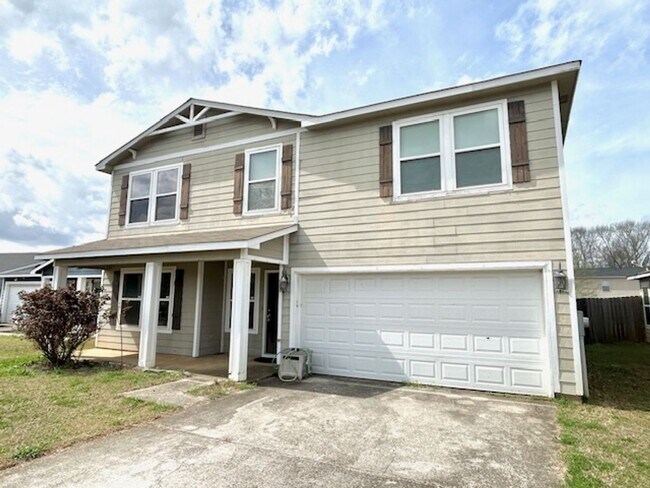Foto del edificio - Move In Ready!-Charming 3 -bedroom Home with a move in special-$300 off first month's rent.