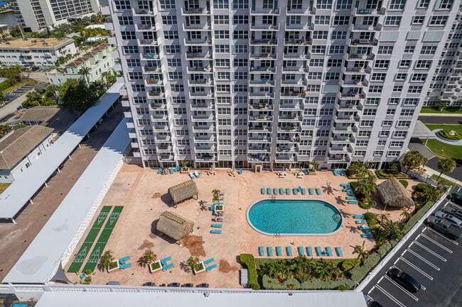 Building Photo - 405 N Ocean Blvd