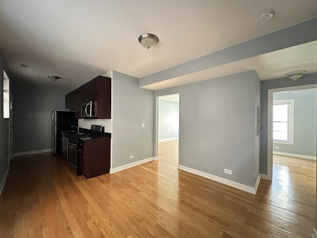 Foto del edificio - 1640 W Pratt Blvd