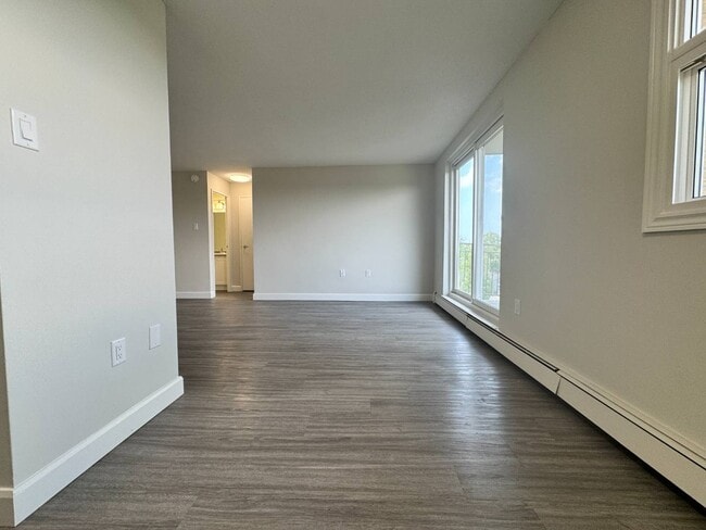 Building Photo - 200 London Rd