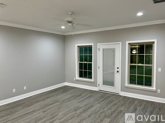 Building Photo - 2825 La Mesa Ave