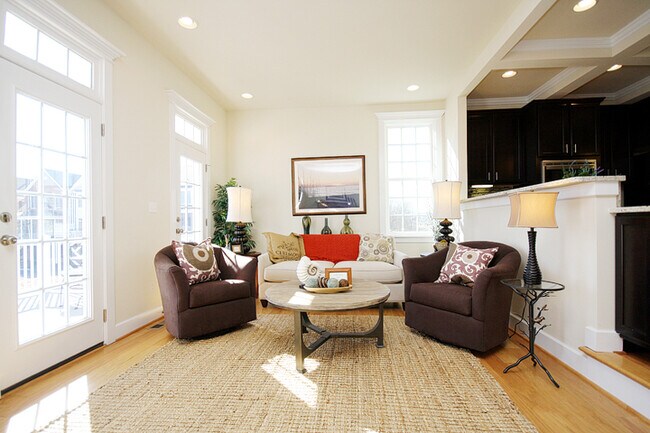 Foto del edificio - Inviting End-Unit Old Trail Townhome