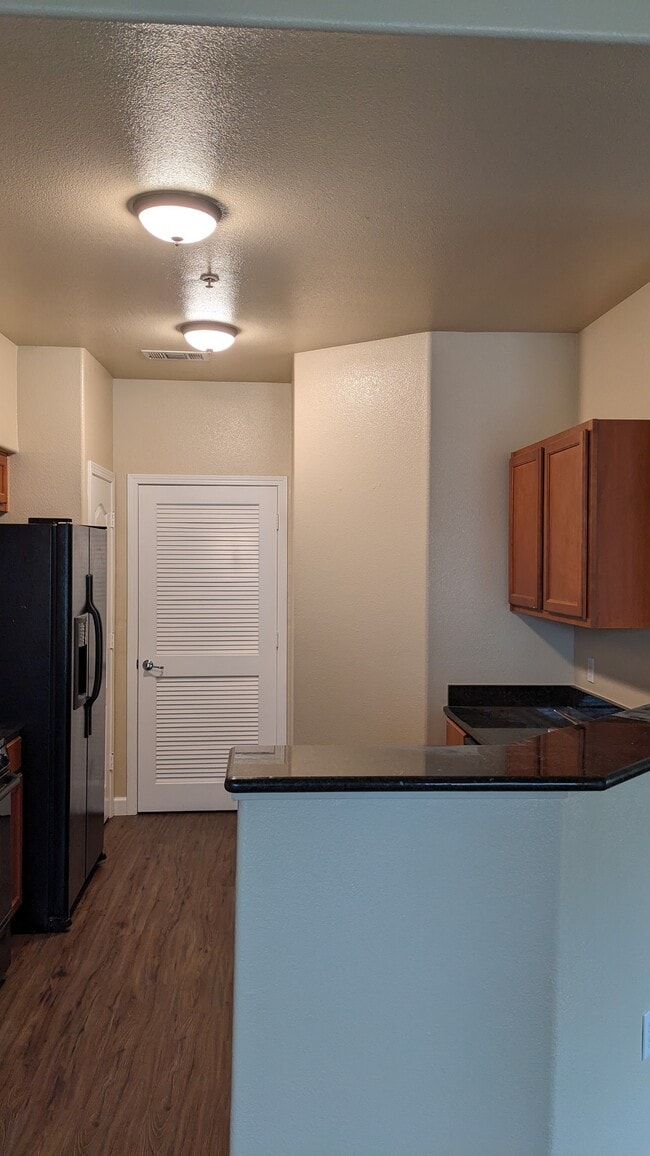 Building Photo - 5350 Dunlay Dr