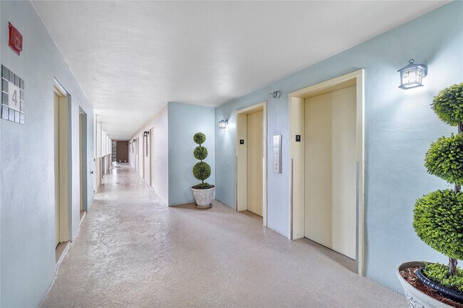 Foto del edificio - 9101 W Sample Rd