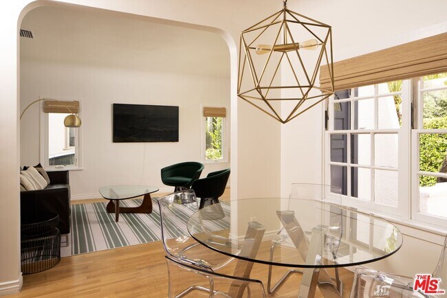 Foto del edificio - 730 Westbourne Dr