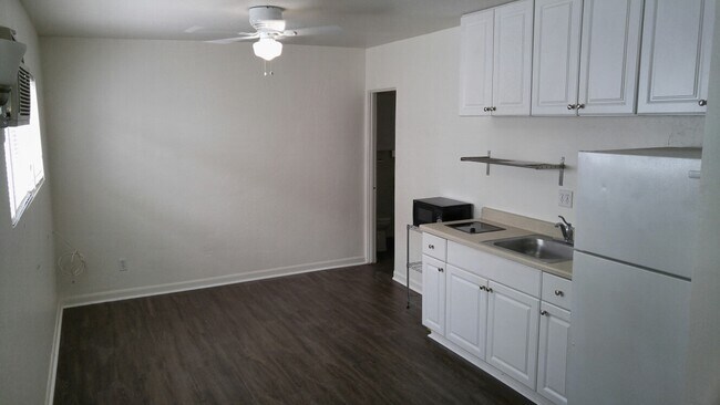Foto del edificio - 5042 W Point Loma Blvd