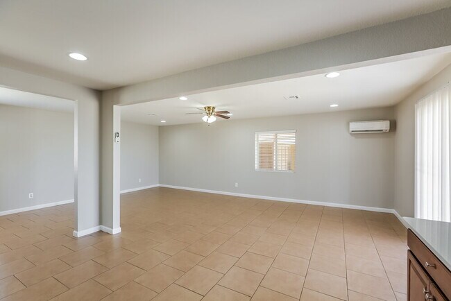 Building Photo - 6017 W Orange Dr