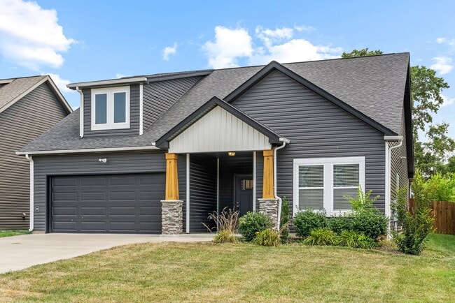 Foto del edificio - Pet Friendly Three Bedroom with Bonus!