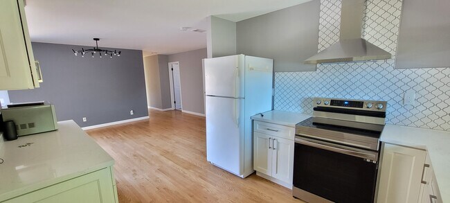 Building Photo - 1023 Quicksilver Dr