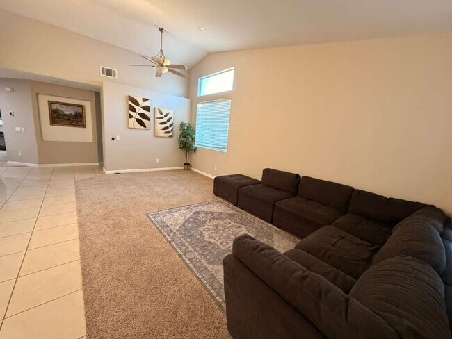 Foto del edificio - Mid-Term Rental - Beautiful 4 Bedroom Pool Home in South Temecula!