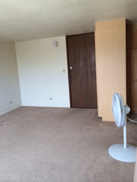 Foto del edificio - Available 06/01/26! Five Regents Studio with 1 Pkg $1,600.00 MONTH