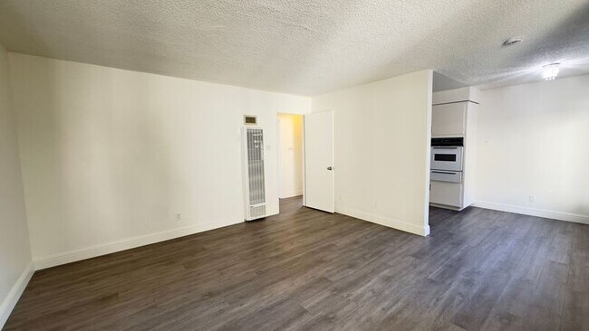 Foto del edificio - 325 N Glendora Ave
