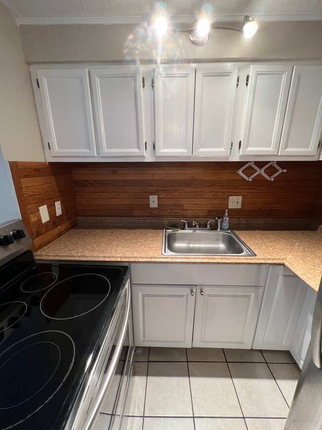 Kitchen - 235 Gentian Ave
