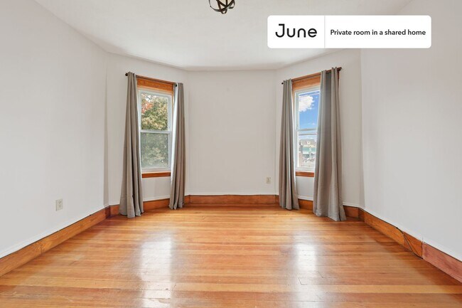 Foto del edificio - Room in Shared 4 bed/1 bath home