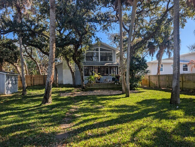 Patio trasero cercado - 4440 Saxon Dr