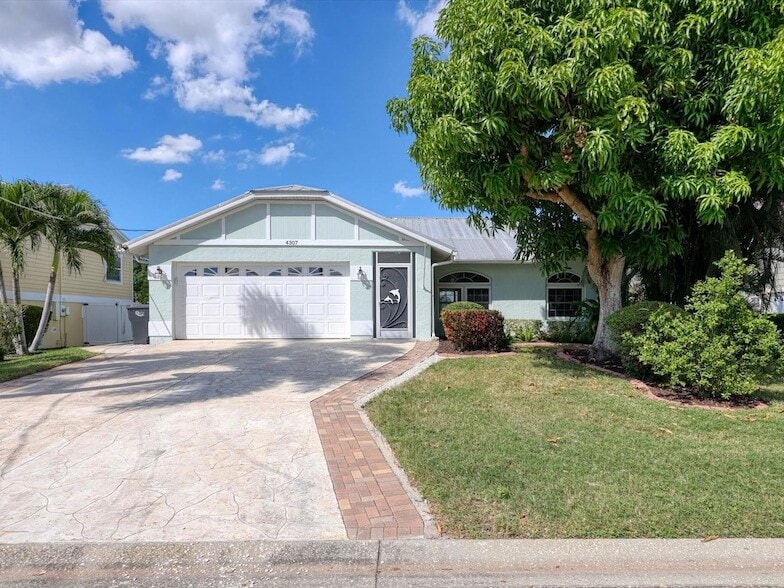 Foto principal - 4307 3rd Ave NE