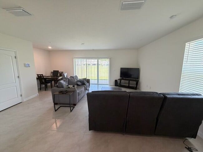 Photo - Stylish 3 ed 3 bath townhome in Apopka!!