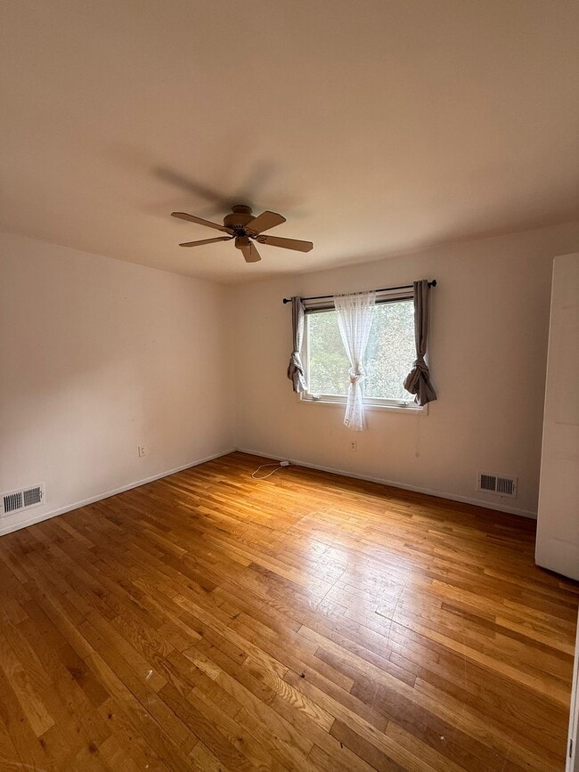 Building Photo - 321 Dallas Dr