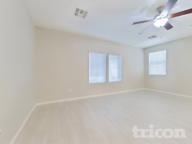 Building Photo - 12546 W Hummingbird Terrace