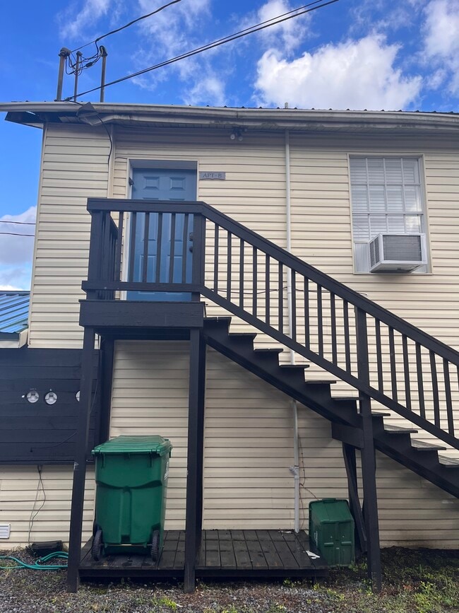 Side view - 710 W Canal St