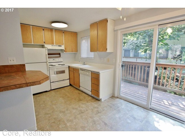 Building Photo - 4921 SW Beaverton Hillsdale Hwy