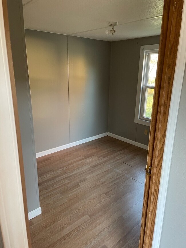 Building Photo - 50 Twin Oaks Park Dr