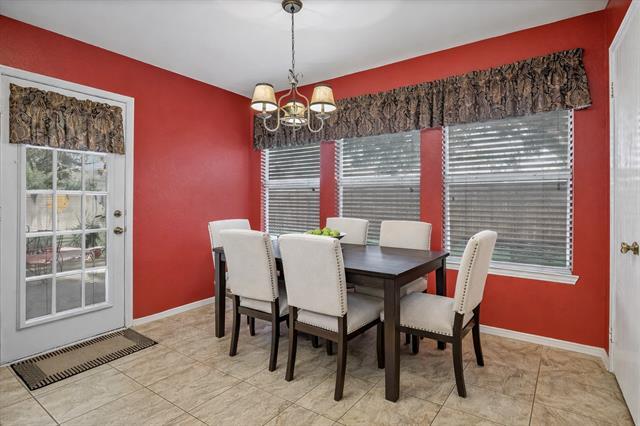 Foto del edificio - 325 Stately Oak Ln