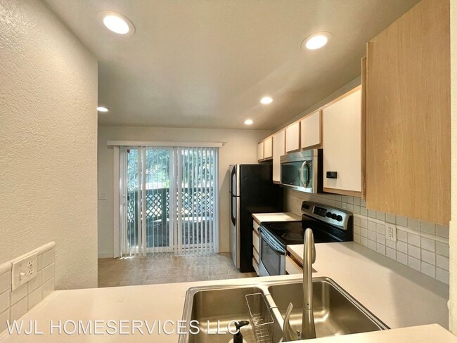 Building Photo - 2 br, 2.5 bath House - 630 122nd Ave NE