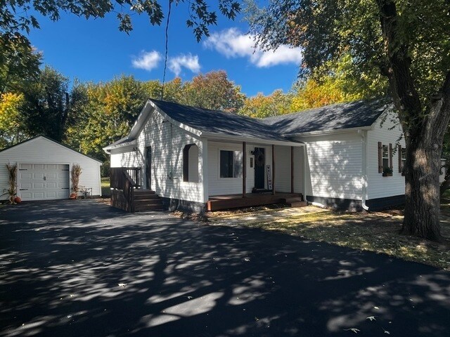 Primary Photo - 140 N Walker St