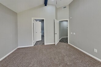 Building Photo - 8607 Pines Pl Dr