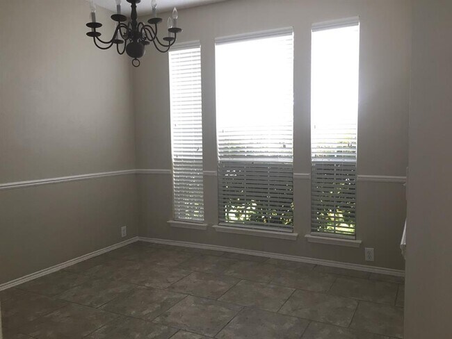 Building Photo - 3288 Raleigh Dr