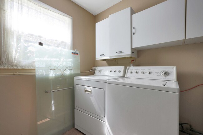 Foto del edificio - 1356 Larchmont Dr