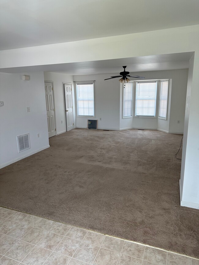 Building Photo - 91 Fuzzy Tail Dr