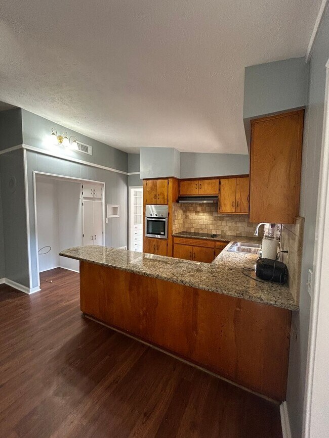 Foto del edificio - North Columbus and convenient to schools, shopping and I-185.