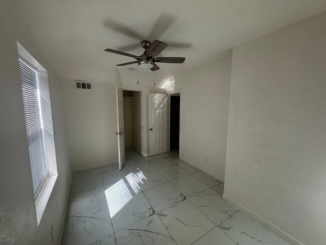 Foto del edificio - 332 W Illinois St