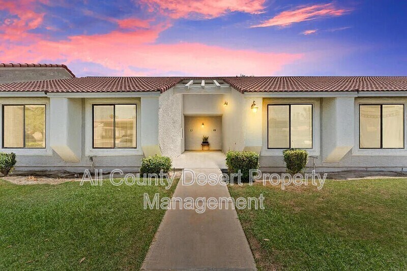Foto principal - 43376 Cook St