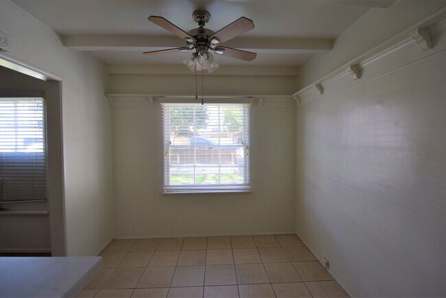 Foto del edificio - 5220 Radford Ave