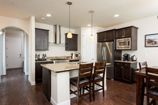 Building Photo - Beautiful 3 Bed 2.5 Bath in Copper River