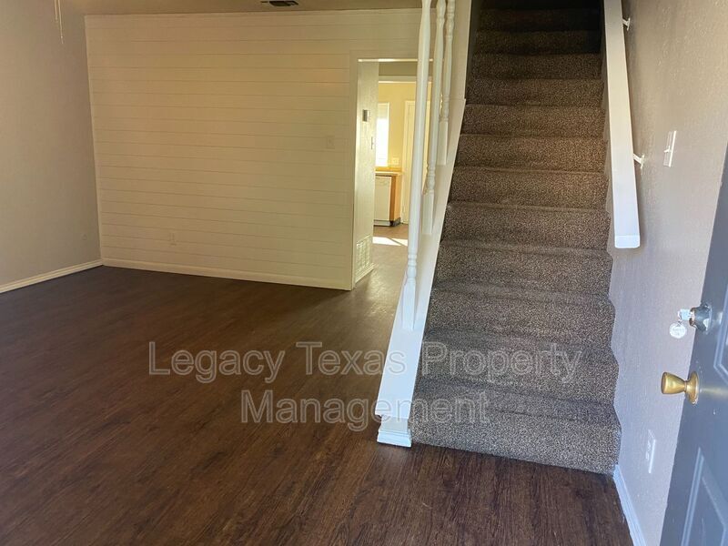 Foto principal - 1607 Sun Valley Dr
