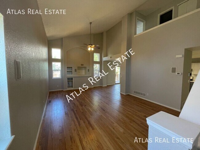 Foto del edificio - Coming soon! 3 Bed 4 Bath Home Located off...